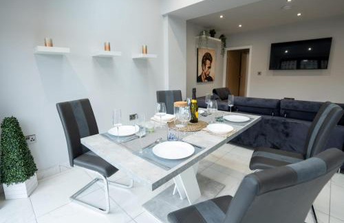Slaithwaite Apartment | Billie Island apartments