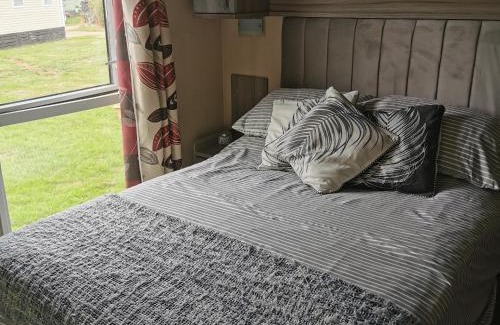Great Houghton House | Billing Aquadrome Lakeside retreat