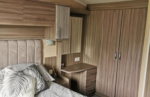 Great Houghton House | Billing Aquadrome Lakeside retreat