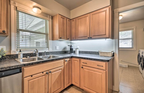Billings House | Billings Abode w/Grill: Walk to Park & Shops