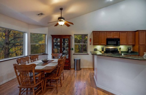 Pinetop-Lakeside Cabin | Billy Creek/3 BR & 2BA/Xmas Time/Fireplaces