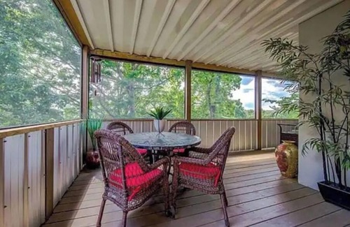 Kenilworth Apartment | Biltmore Hideaway - Luxury Urban Tree Top Retreat