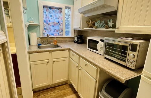 Gulfport Apartment | Bindy’s Studio Bungalow