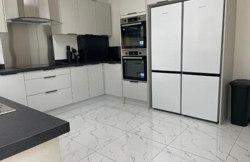 Edgbaston House | Birch, 7 Large Bedrm, Sleeps 14