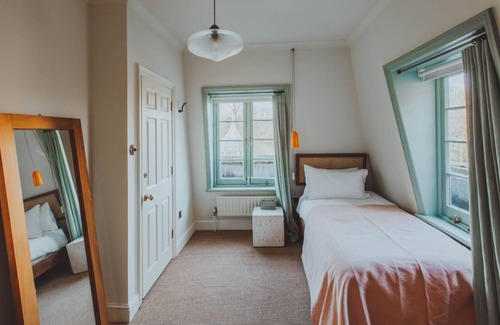 Waltham Cross Resort | Birch Cheshunt