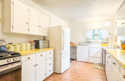 Roaring Brook Cottage | Birchgate – Historic Bluffside Cottage with Panoramic Bay Views