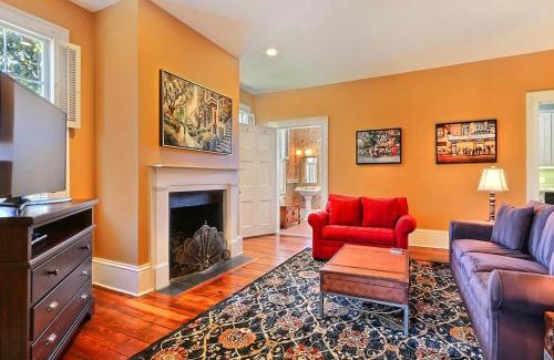 Historic Downtown Savannah House | Bird Baldwin Forsyth Suite