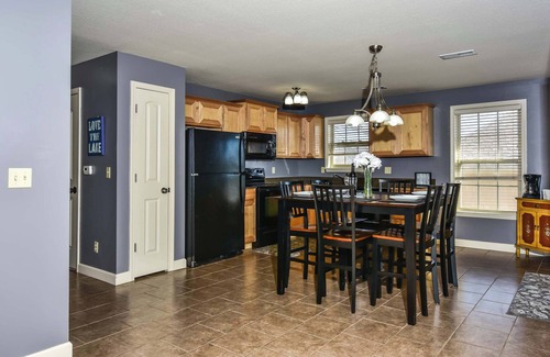 Lake Ozark Condo | Birdie's Bliss 2BR Condo Sleeps 6!