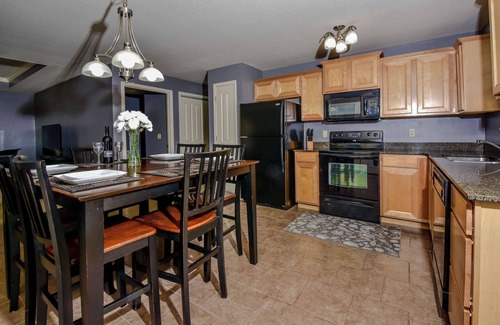 Lake Ozark Condo | Birdie's Bliss 2BR Condo Sleeps 6!