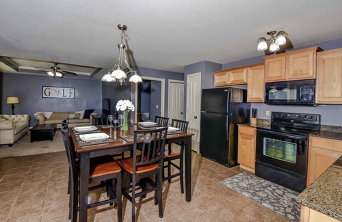 Lake Ozark Condo | Birdie's Bliss 2BR Condo Sleeps 6!