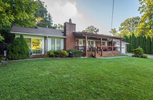 Black Mountain House | Birdie View | Pet-friendly | View of Black Mtn. Golf Course