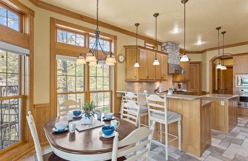 Camdenton House | Birdnest - A Luxury Vacation Experience