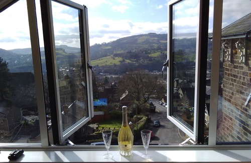 Matlock Apartment | Birds Nest, Romantic getaway with stunning views