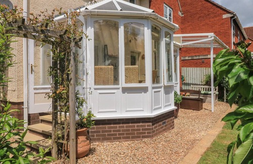 Crediton House | BIRDSONG, family friendly, with a garden in Crediton