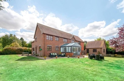 Twyford House | Birdsong Mansion sleeps 12 Twyford Winchester