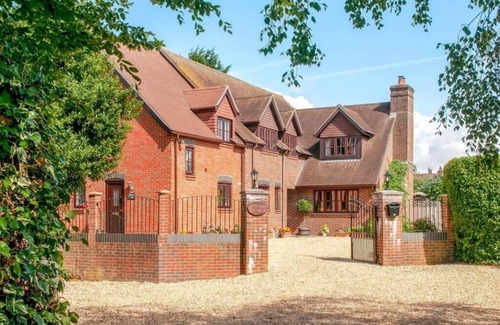 Twyford House | Birdsong Mansion sleeps 12 Twyford Winchester