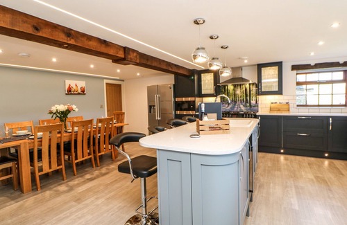 Kirkby Stephen Cottage | BIRKETT BARN, family friendly, with hot tub in Kirkby Stephen