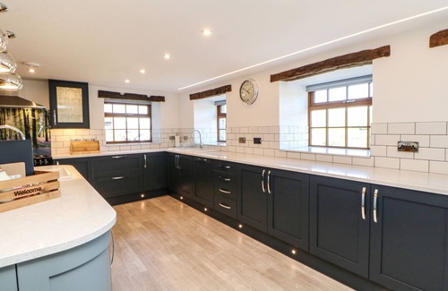 Kirkby Stephen Cottage | BIRKETT BARN, family friendly, with hot tub in Kirkby Stephen