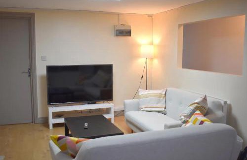 Bordesley House | Birmingham City Centre Apartment room near China Town