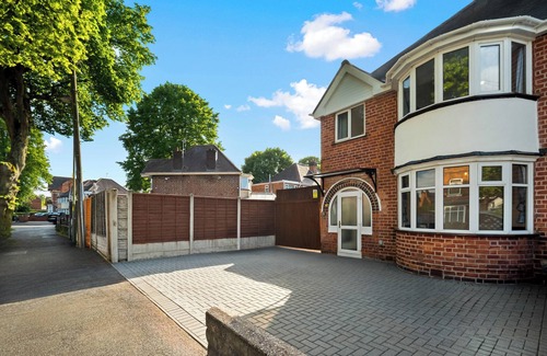Acocks Green House | Birmingham Host 7 Guest Free Parking Bullring Resort World NEC BHX Luxury Posh