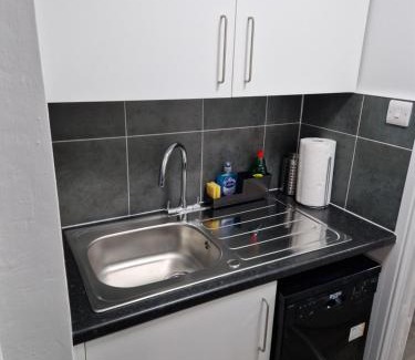 Birtley Apartment | Birtley's Amethyst 3 bedroom Apt sleeps 6 Guest