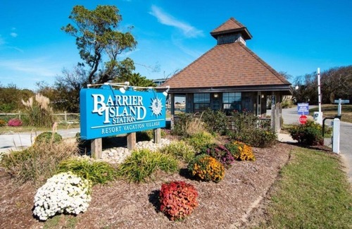 Duck Condo | BIS-Duck Resort - 1BR/1BA - Great Location, Pool, and Beach!