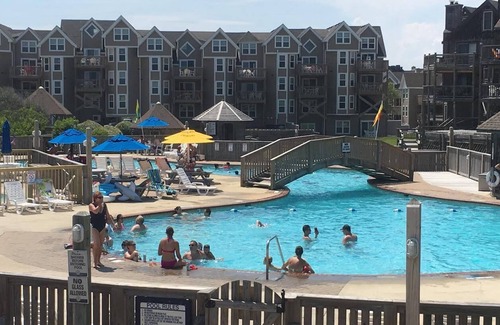 Duck Condo | BIS-Duck - Spacious 2BR/2.5BA - Great Pools and Beach!