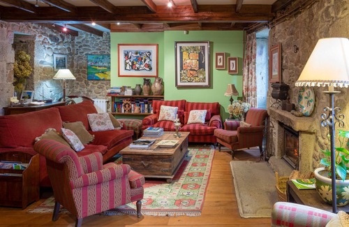 Puebla del Caraminal Bed & Breakfast | Bisavoa: special suite with furniture over 300 years old