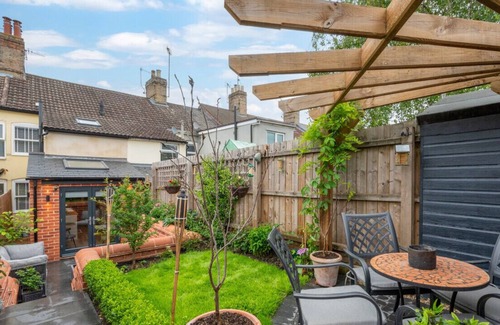 Bury St Edmunds House | Bishops - Two Bedroom House, Sleeps 4