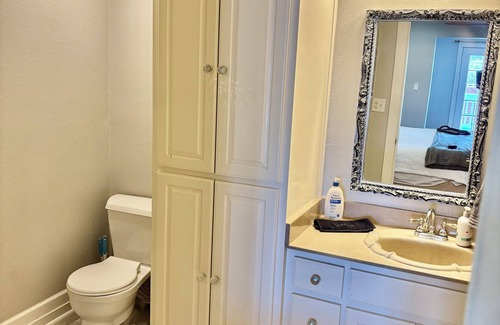 Searcy House | Bison Hall 6, No cleaning fee, 1 block from court square