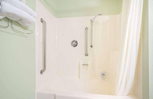 Fargo Hotel | Bison Inn and Suites