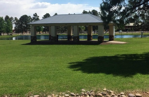 Heber House | Bison Ranch cabin with water views