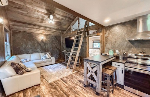 Whitefish House | Bison Ridge Cabin #2 | Pet Friendly | 3BR Getaway w/Hot Tub, Fire Pit & Grill | Sleeps 8!