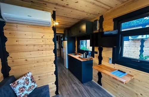 Bitez Bed & Breakfast | Bitez Tiny House & Beach