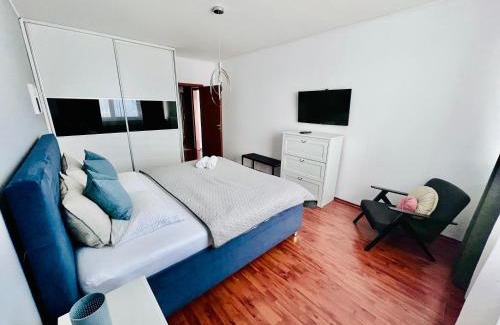 Banska Bystrica Apartment | BL Luxury Apartment, 24hr Self Check-in, Free Private Garage Parking, Panoramic Views from Balcony, 5 minute walk to City Center