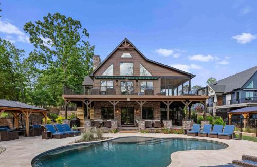 Lake Norman of Catawba House | Black Bear Blue Heron by AvantStay 2 Lakefront Homes Sleeps 43 Pool Dock Theater