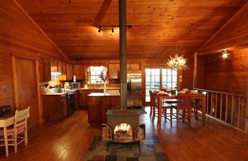 Chatsworth Cabin | Black BearBlack Bear-Rustic Family Cabin on Top of Fort Mountain!
