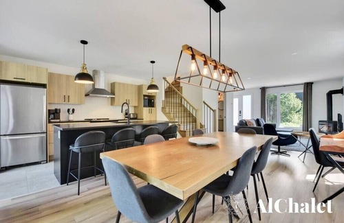 Pont-Rouge Ski Chalet | Black Cactus - Cozy and Modern - Spa & Sauna