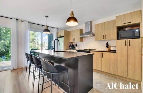 Pont-Rouge Ski Chalet | Black Cactus - Cozy and Modern - Spa & Sauna