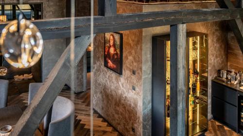 Mils Ski Chalet | Black Diamond Chalet