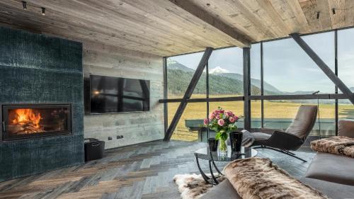 Mils Ski Chalet | Black Diamond Chalet
