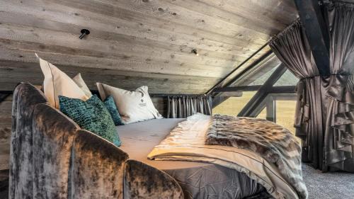 Mils Ski Chalet | Black Diamond Chalet