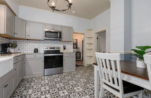 Old Fort House | Black Mountain & Asheville Minutes Away! Bike & Hike the Blue Ridge Mountains!