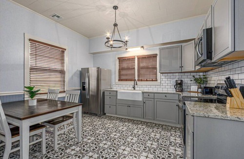 Old Fort House | Black Mountain & Asheville Minutes Away! Bike & Hike the Blue Ridge Mountains!