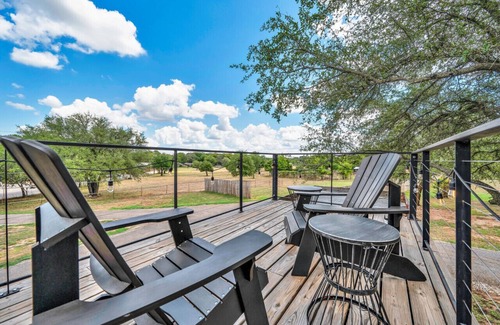 Waco House | Black Oak - Container Home Near Magnolia, Baylor