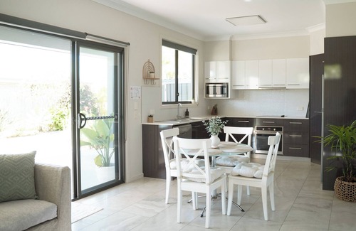 Pottsville Cottage | Black Rocks 2BR Beachside Granny Flat by uHoliday