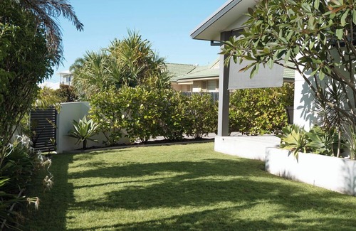 Pottsville Cottage | Black Rocks 2BR Beachside Granny Flat by uHoliday