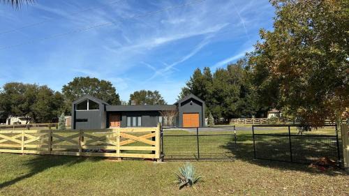 Clermont House | Black Sheep Hideaway Modern Countryside Serenity