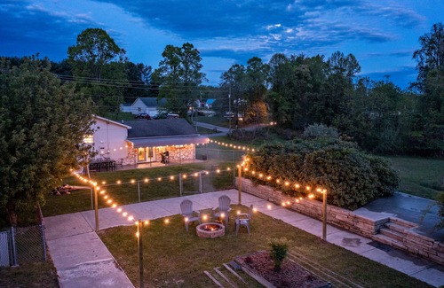 Summerlee House | Blackberry Grove 2.0acre+BBQ+FirePit+CornHole+Pets+NewRiverGorge National Park