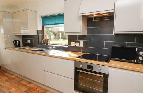 Bethania House | BLAENYWAWR, family friendly, country holiday cottage in Aberaeron